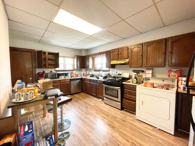 28 Harbor View St, Unit 3