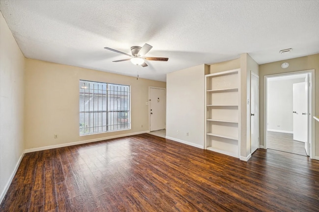 12955 Woodforest Blvd, Unit 30 in Houston, TX - Building Photo - Building Photo