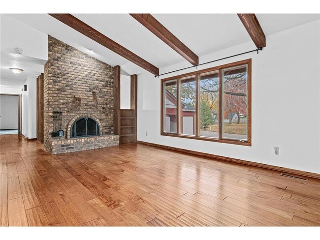 8481 142nd St Ct in Apple Valley, MN - Foto de edificio - Building Photo