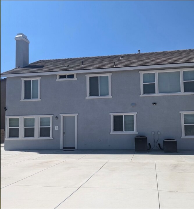 8418 Lourenco Ln in Corona, CA - Building Photo