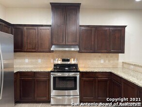 7015 Hallie Ridge in San Antonio, TX - Building Photo - Building Photo