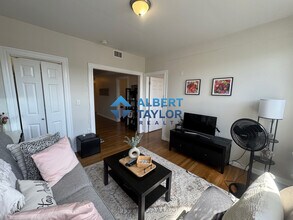 1942 Beacon St, Unit 1932-3 in Boston, MA - Building Photo - Building Photo