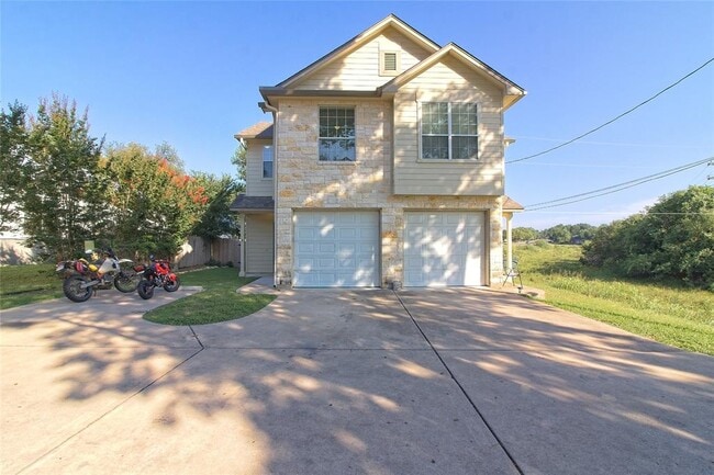 property at 2903 Whisper Oaks Ln