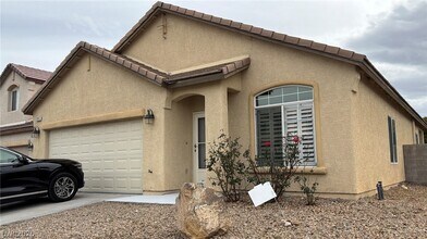 2215 Heavenly Lights Ave in Las Vegas, NV - Building Photo - Building Photo