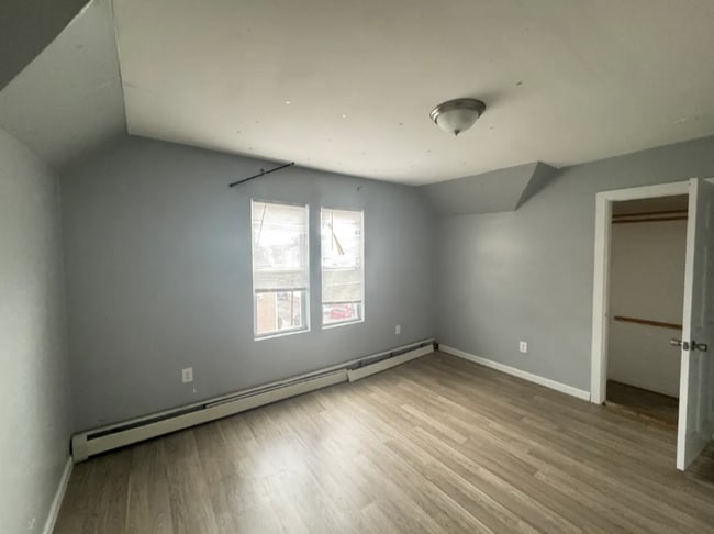 40 Norwich Ave, Unit 3 in Providence, RI - Foto de edificio - Building Photo