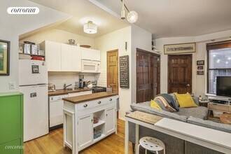 257 W 12th St in New York, NY - Building Photo - Building Photo