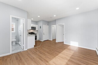 16 W 10th St in Bayonne, NJ - Foto de edificio - Building Photo