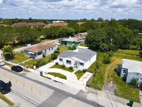 1221 NW 75th St in Miami, FL - Building Photo - Building Photo