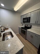 8611 Beekman Pl in Alexandria, VA - Foto de edificio - Building Photo