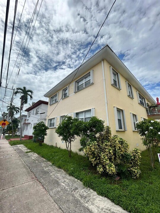 7720 Byron Ave in Miami Beach, FL - Building Photo