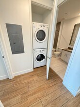2122 NE 170th St, Unit B7 in North Miami Beach, FL - Building Photo - Building Photo