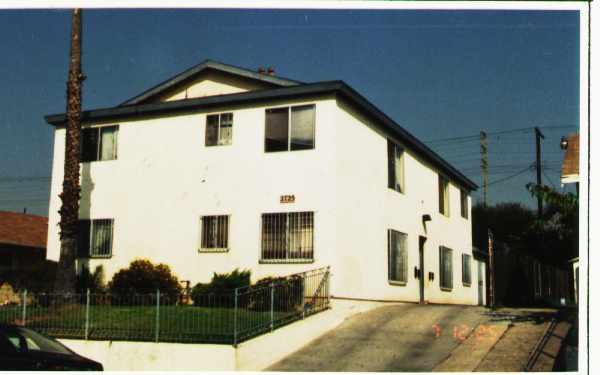 2725 Fairmount St in Los Angeles, CA - Building Photo