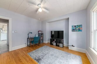 2258 N 66th St, Unit A in Wauwatosa, WI - Foto de edificio - Building Photo