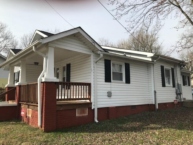 1800 Longview Dr in Winston-Salem, NC - Building Photo - Building Photo