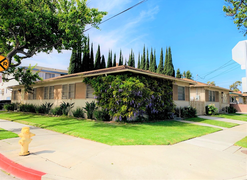 4214 W Broadway in Hawthorne, CA - Building Photo