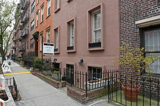 326 W 19th St in New York, NY - Building Photo - Building Photo