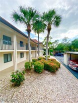 4955 Pepper Cir in Naples, FL - Building Photo