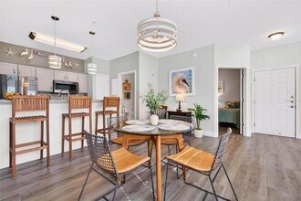 10764 70th Ave N in Seminole, FL - Foto de edificio - Building Photo