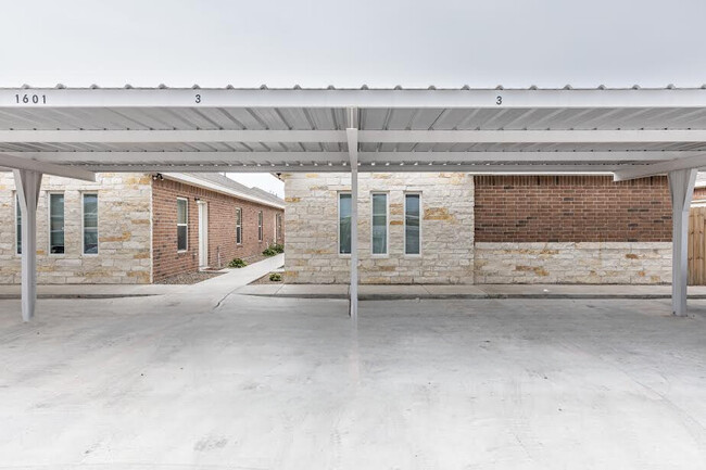 Union Square Apartments in Edinburg, TX - Foto de edificio - Building Photo