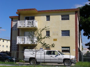 Punta Frances Apartments in Hialeah, FL - Building Photo - Building Photo