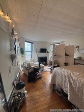 1063 Beacon St, Unit 4 in Brookline, MA - Foto de edificio - Building Photo