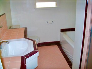 1466 S Sherbourne Dr in Los Angeles, CA - Building Photo - Building Photo