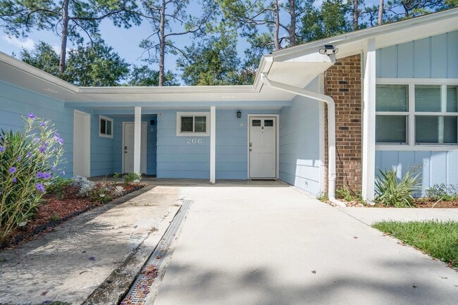 266 S Villas Ct in Tallahassee, FL - Foto de edificio - Building Photo