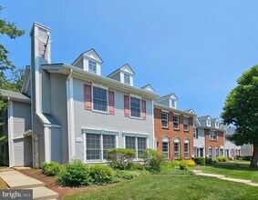 132 Shrewsbury Ct in Pennington, NJ - Building Photo - Building Photo
