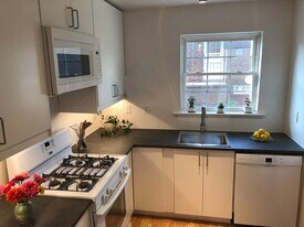 136 N Brookside Dr, Unit #1 in Arlington, VA - Building Photo
