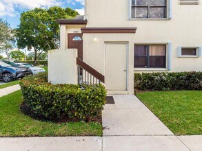 11202 Taft St in Pembroke Pines, FL - Building Photo - Building Photo