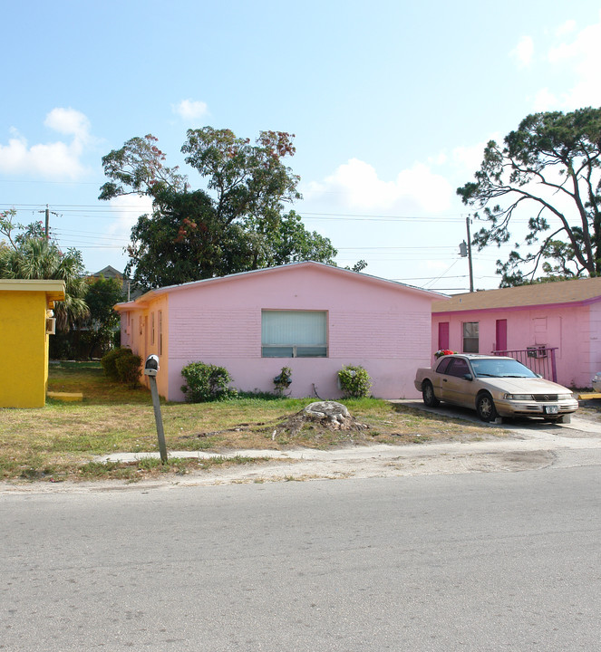 2131-2135 NW 7th Ct in Fort Lauderdale, FL - Building Photo