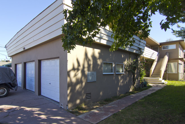 5111 Dailey Ct in La Mesa, CA - Building Photo - Building Photo