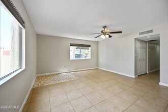 6943 E Earll Dr in Scottsdale, AZ - Building Photo - Building Photo