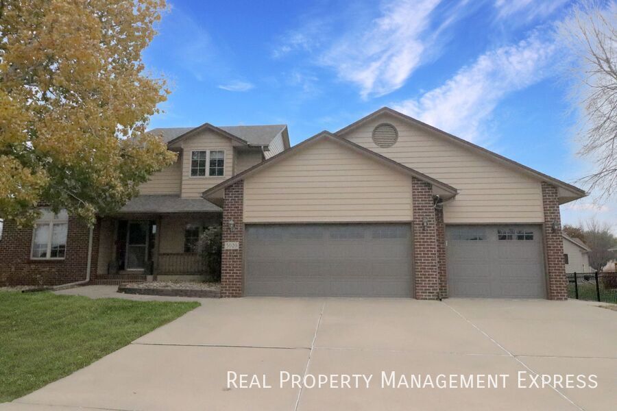 Beautiful 4-Bedroom, 4-Bath Home in Sioux Falls, SD - Foto de edificio