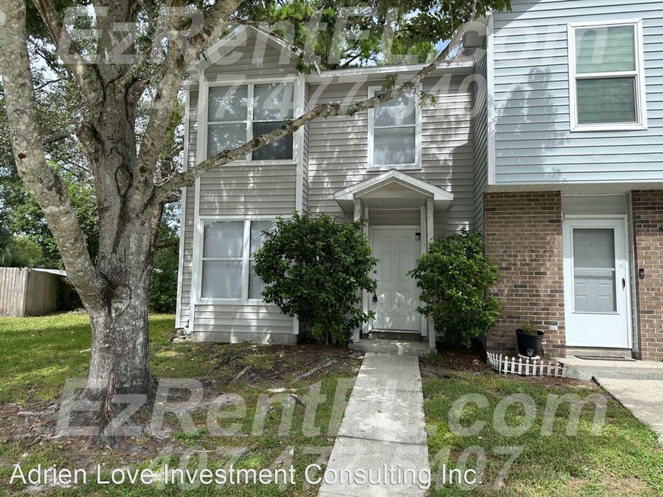 438 Green Spring Cir in Winter Springs, FL - Foto de edificio