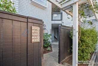426 Barnegat Ln in Redwood City, CA - Building Photo - Building Photo