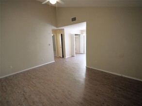 404 Burlwood Ct in Round Rock, TX - Foto de edificio - Building Photo