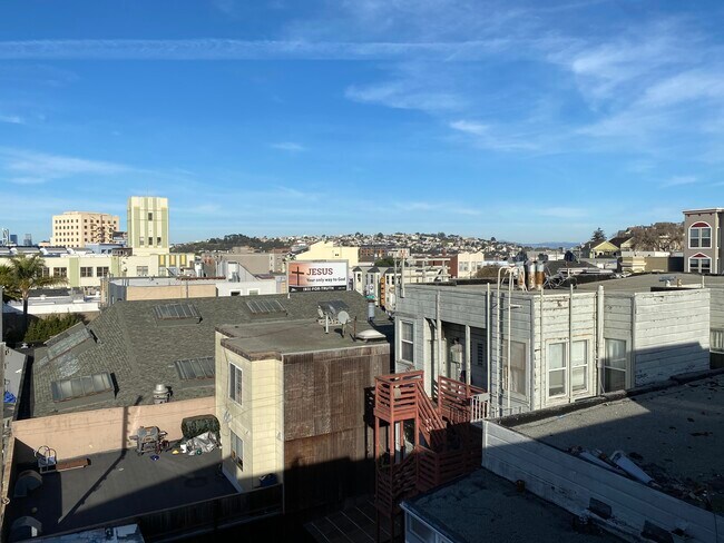 3184 Mission Street, Unit 403 in San Francisco, CA - Foto de edificio - Building Photo