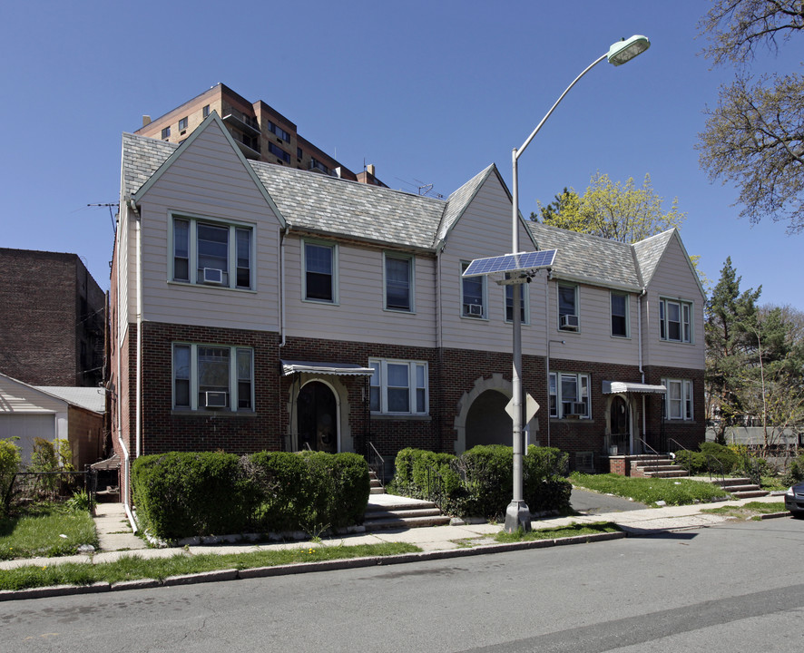 335 N Oraton Pky in East Orange, NJ - Foto de edificio