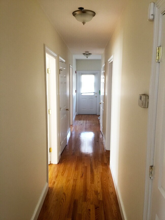 9 Gardner St, Unit 1 in Boston, MA - Building Photo - Building Photo