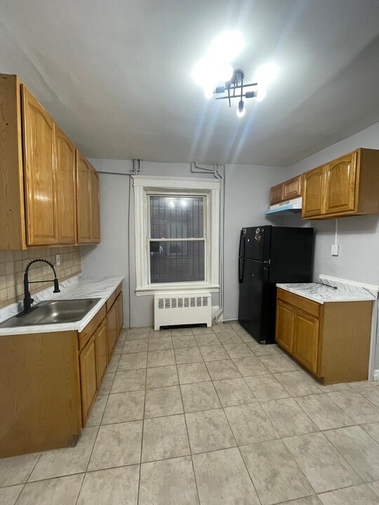 204 Bidwell Ave, Unit 3 in Jersey City, NJ - Building Photo