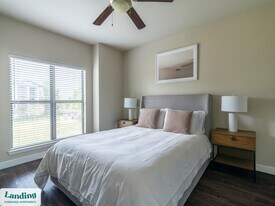 1002 Katy Gap Rd, Unit 524 in Katy, TX - Building Photo