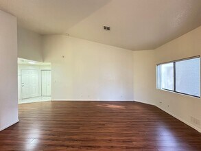 5062 S Rainbow Blvd in Las Vegas, NV - Building Photo - Building Photo