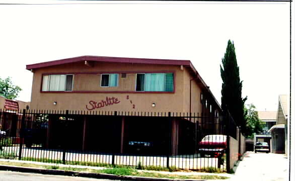 Starlite Apartments in Los Angeles, CA - Building Photo