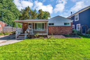 3216 Maplewood Ave in Royal Oak, MI - Building Photo