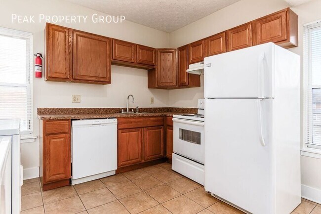 property at 1369-1371-1371 Summit St