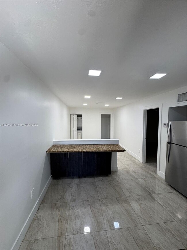 3413 NW 9th Ct