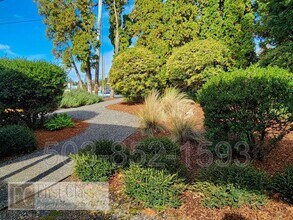 8500 SW Canyon Dr in Portland, OR - Building Photo - Building Photo
