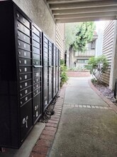 15511 Sherman Way, Unit 11 in Van Nuys, CA - Building Photo - Building Photo