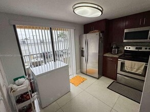 5083 W 12th Ln in Hialeah, FL - Building Photo - Building Photo
